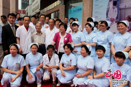 上海藍(lán)十字腦科醫(yī)院愛心公益活動