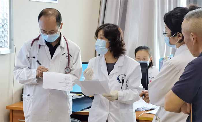 �������¹ڸ�Ⱦ��ġ������Z����Ч��(y��ng)��������(j��ng)�ƌ��ҏ��o�����x�L(zh��ng)�¹�